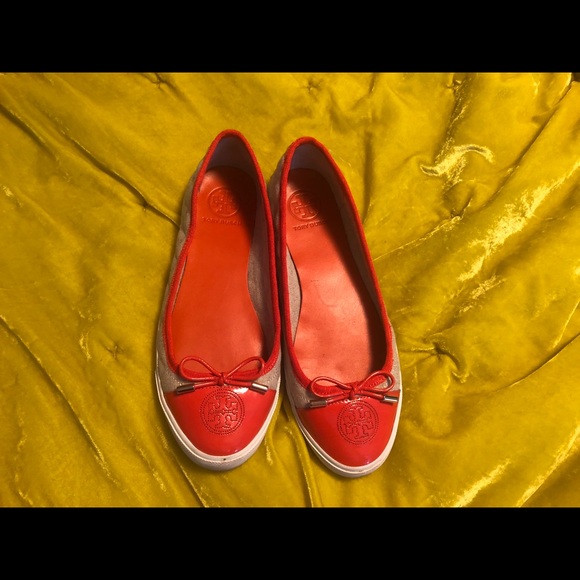 OPEN TO OFFERS Tory Burch Patent Leather Flats - Picture 1 of 4